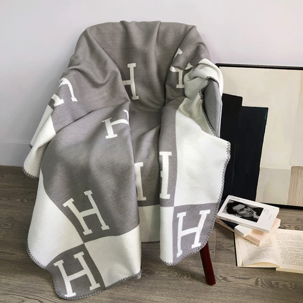 Elegant Wool-Cashmere Blankets – Ultimate Warmth and Comfort
