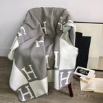 Elegant Wool-Cashmere Blankets – Ultimate Warmth and Comfort
