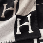 Elegant Wool-Cashmere Blankets – Ultimate Warmth and Comfort