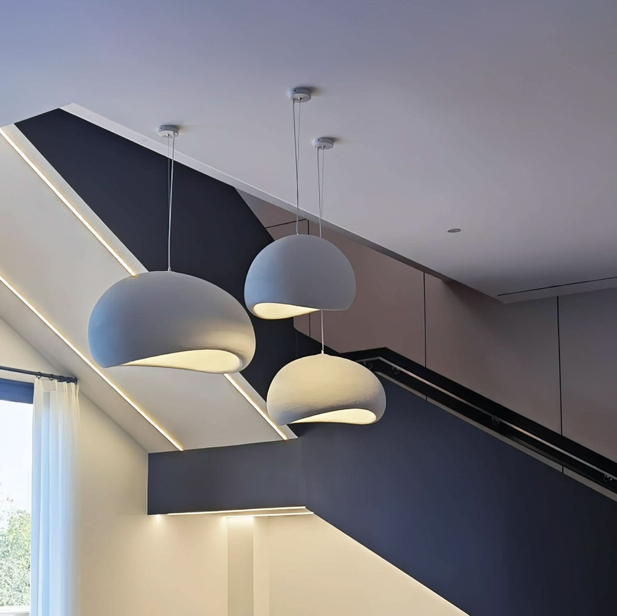 Elegant Dimmable Pendant Light for Ambient Atmosphere