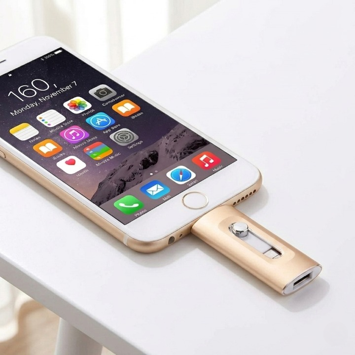 3-in-1 USB Flash Drive — Expanded Storage for Smartphones and Computers