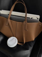 Chic Tote – Stylish Women's Handbag with Ample Storage
