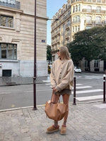 Chic Tote – Stylish Women's Handbag with Ample Storage