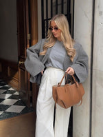 Chic Tote – Stylish Women's Handbag with Ample Storage