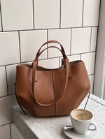 Chic Tote – Stylish Women's Handbag with Ample Storage