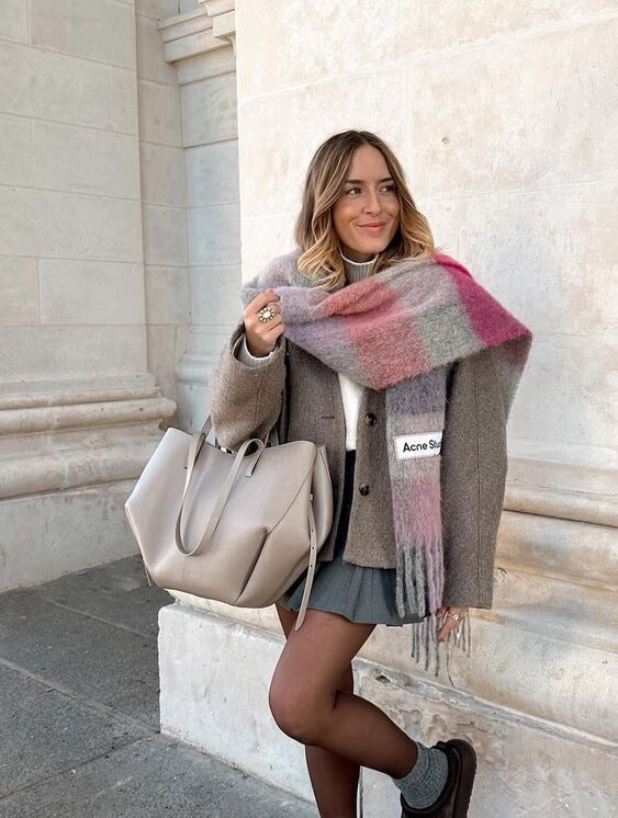 Chic Tote – Stylish Women's Handbag with Ample Storage