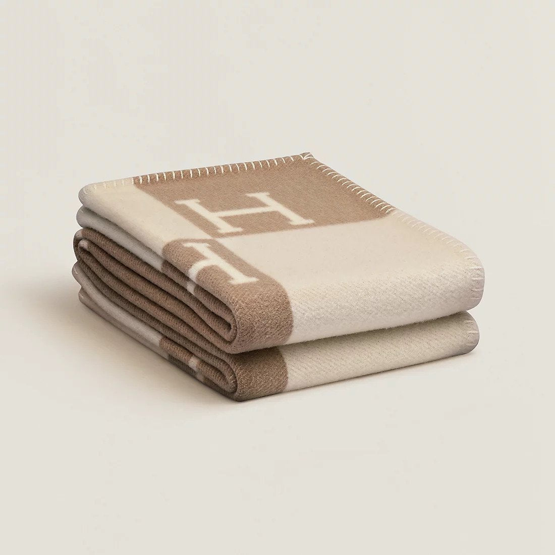Elegant Wool-Cashmere Blankets – Ultimate Warmth and Comfort