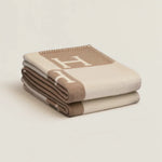 Elegant Wool-Cashmere Blankets – Ultimate Warmth and Comfort