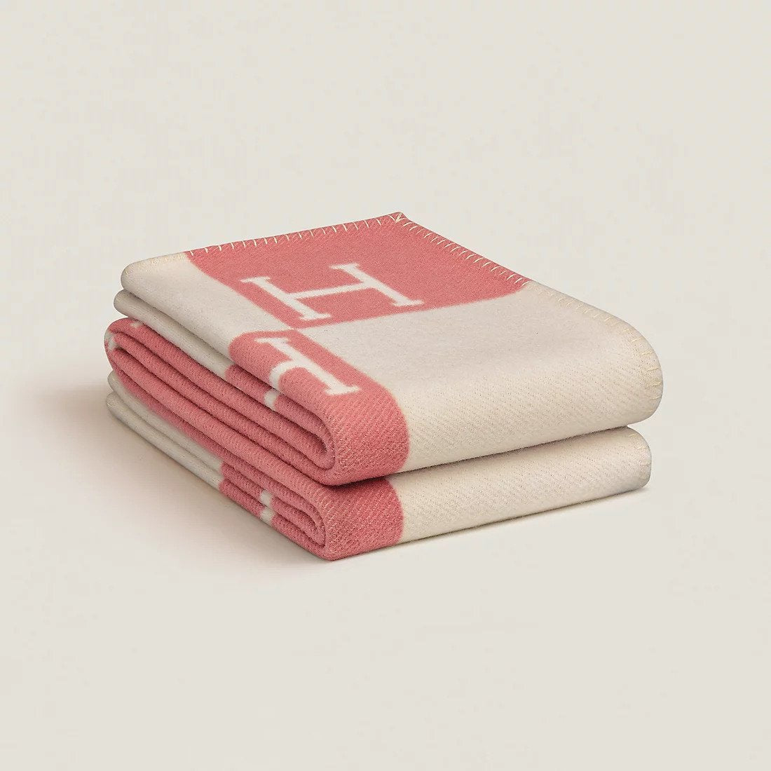 Elegant Wool-Cashmere Blankets – Ultimate Warmth and Comfort