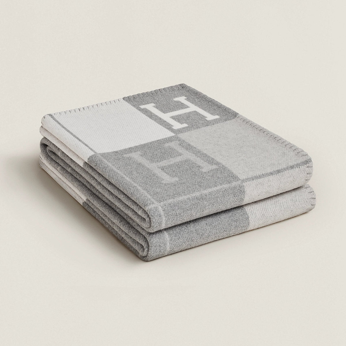 Elegant Wool-Cashmere Blankets – Ultimate Warmth and Comfort