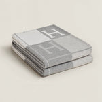 Elegant Wool-Cashmere Blankets – Ultimate Warmth and Comfort