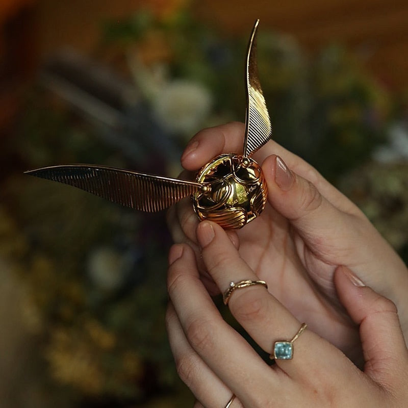 Elegant Winged Orb Ring Box – Opulent Moving Jewelry Organizer